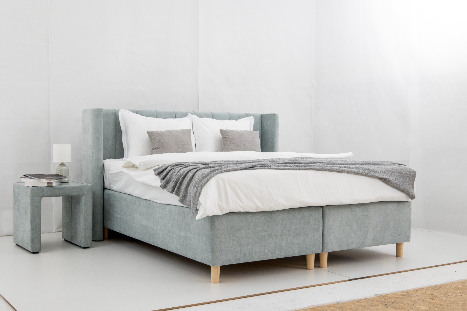 Boxspring Wave - Aphrodite Teddy Zwart 23 - 200x200 cm - Pocketvering matras - Poten hout kegel - Walnoot licht  - Zonder topper - Aanbieding - 404 main product photo