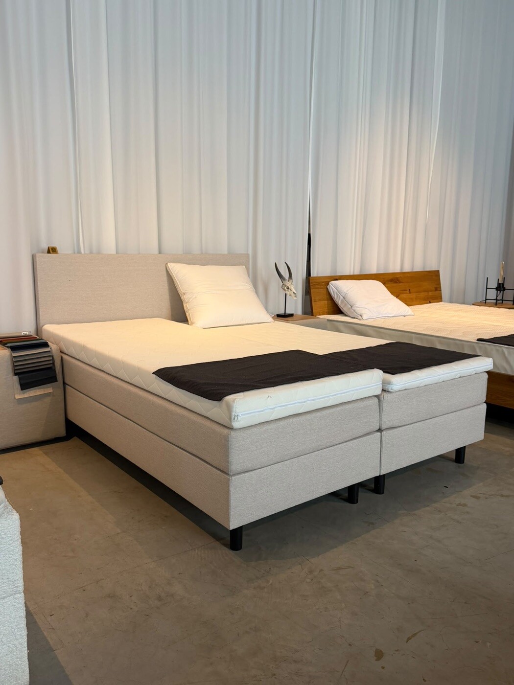 Boxspringbett Classic im Showroom
